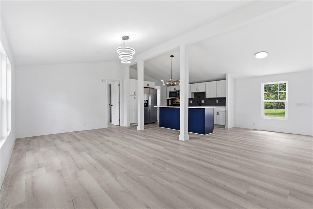 For Sale: $349,900 (4 beds, 2 baths, 1800 Square Feet)