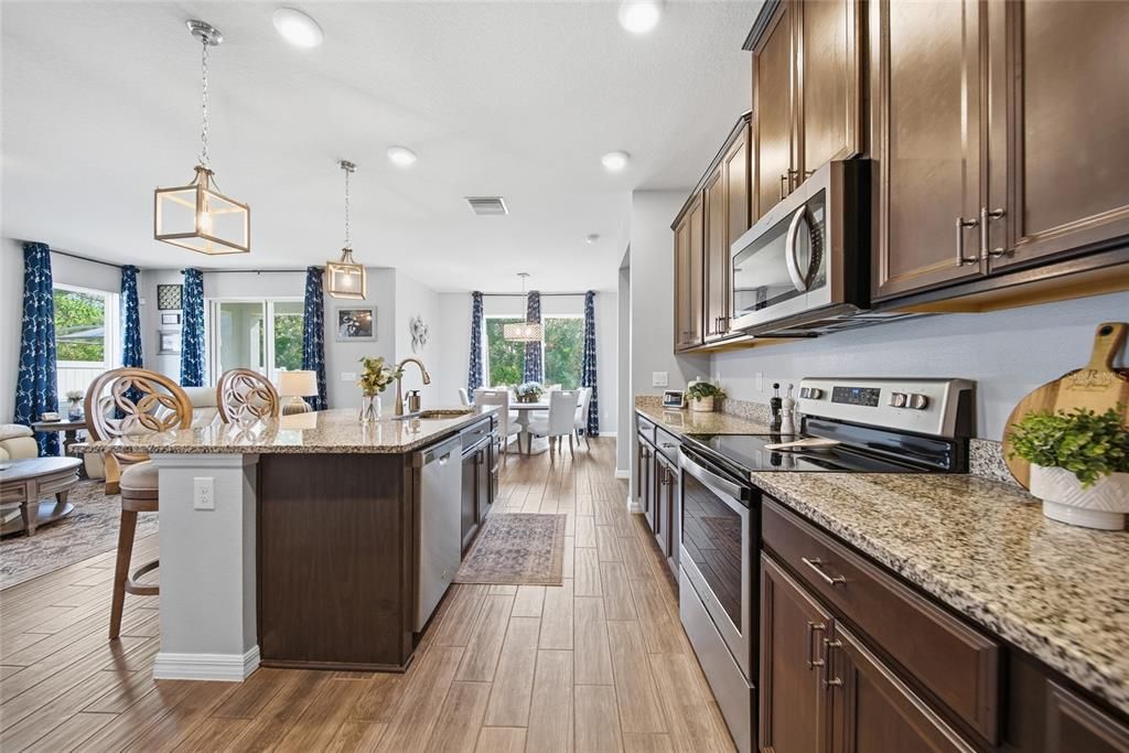 For Sale: $424,900 (4 beds, 2 baths, 1964 Square Feet)