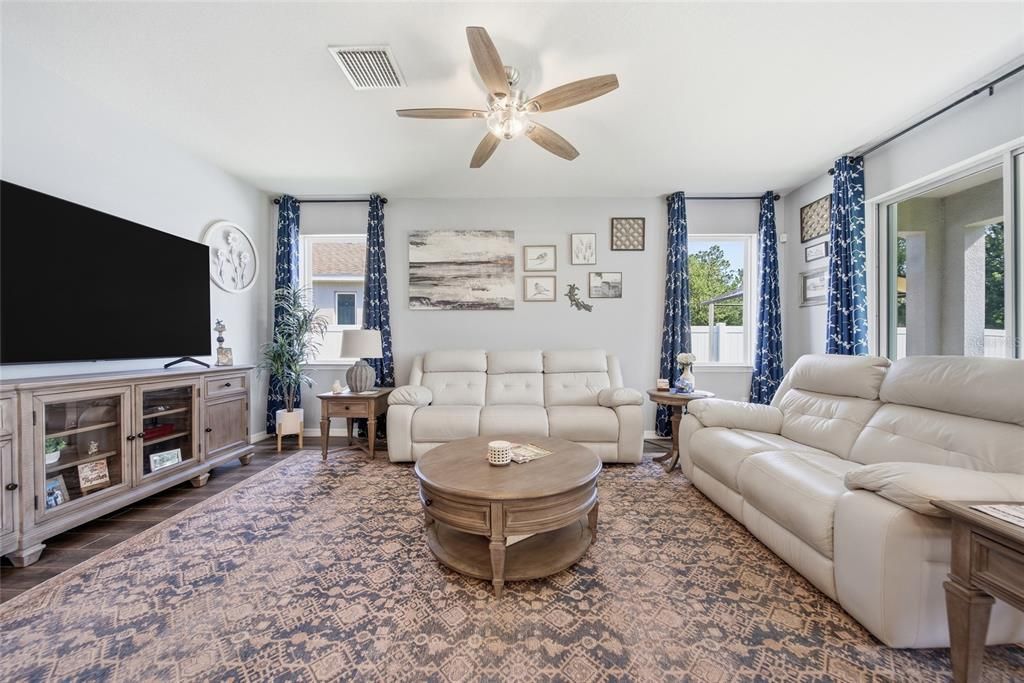 For Sale: $424,900 (4 beds, 2 baths, 1964 Square Feet)