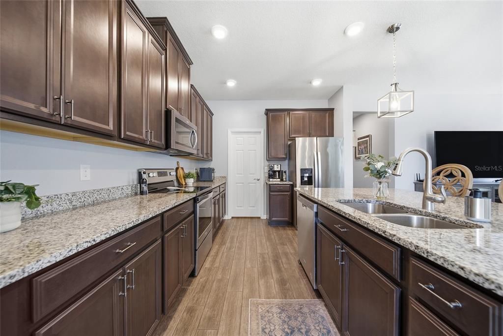 For Sale: $424,900 (4 beds, 2 baths, 1964 Square Feet)
