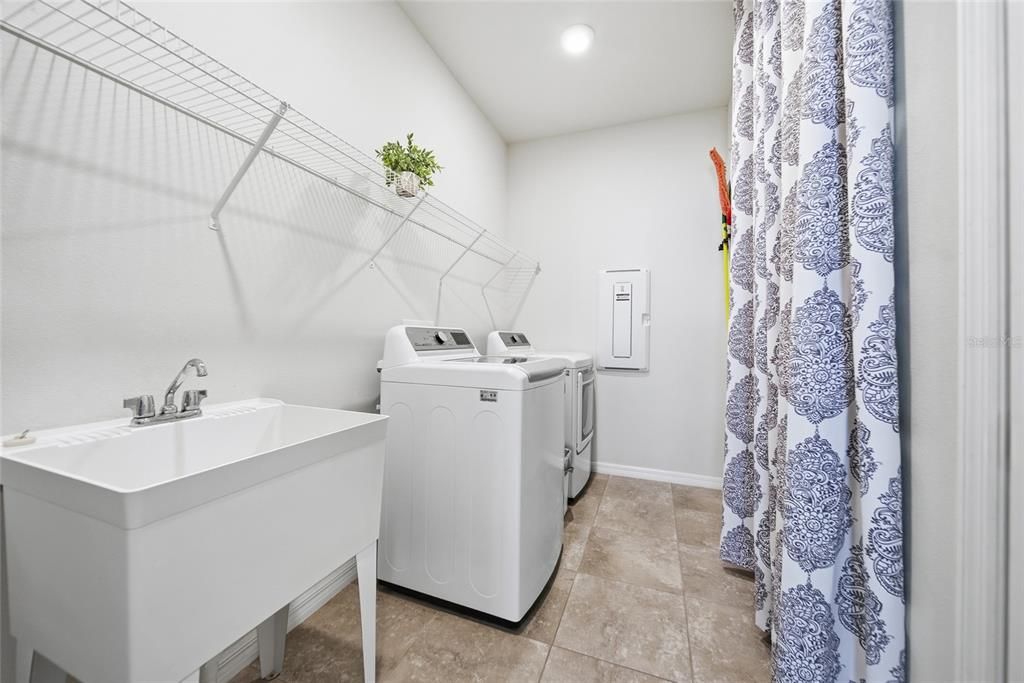 For Sale: $424,900 (4 beds, 2 baths, 1964 Square Feet)