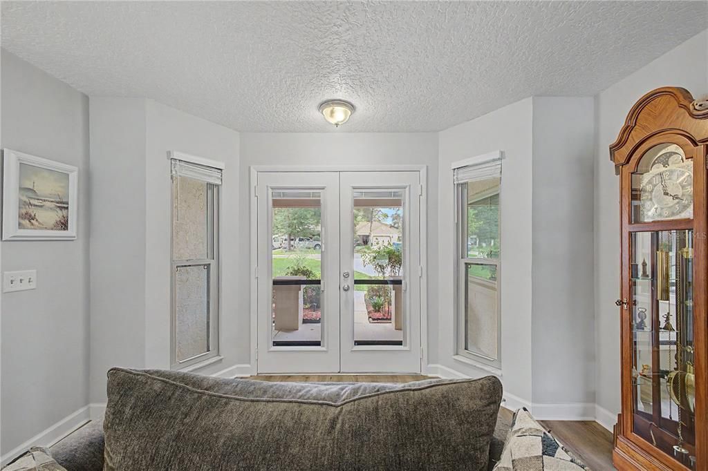 For Sale: $259,900 (2 beds, 2 baths, 1204 Square Feet)