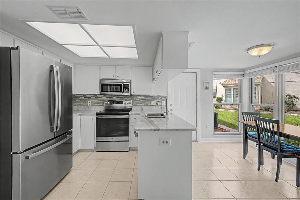 For Sale: $259,900 (2 beds, 2 baths, 1204 Square Feet)