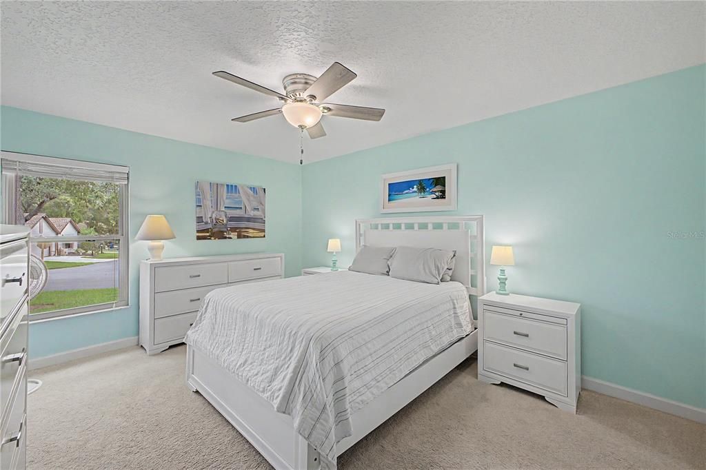 For Sale: $259,900 (2 beds, 2 baths, 1204 Square Feet)