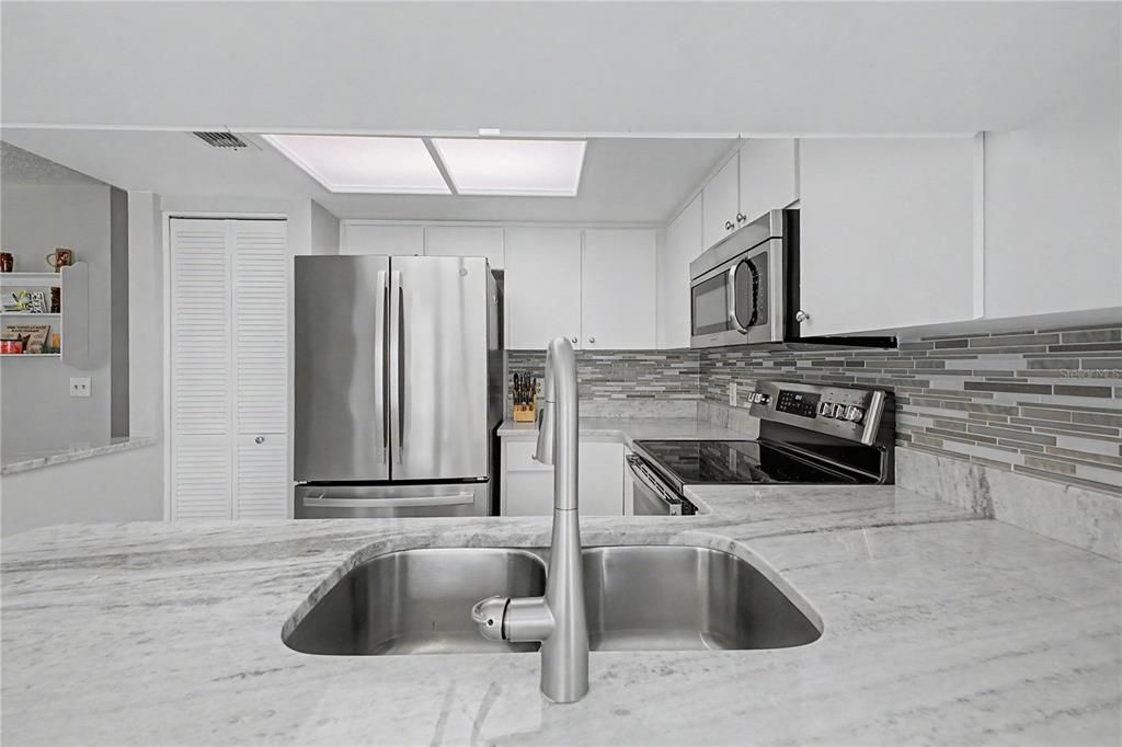 For Sale: $259,900 (2 beds, 2 baths, 1204 Square Feet)