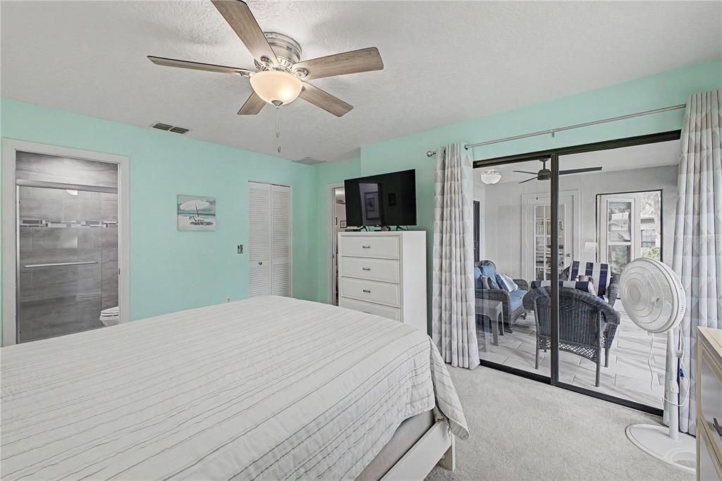 For Sale: $259,900 (2 beds, 2 baths, 1204 Square Feet)