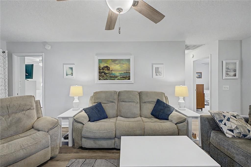 For Sale: $259,900 (2 beds, 2 baths, 1204 Square Feet)