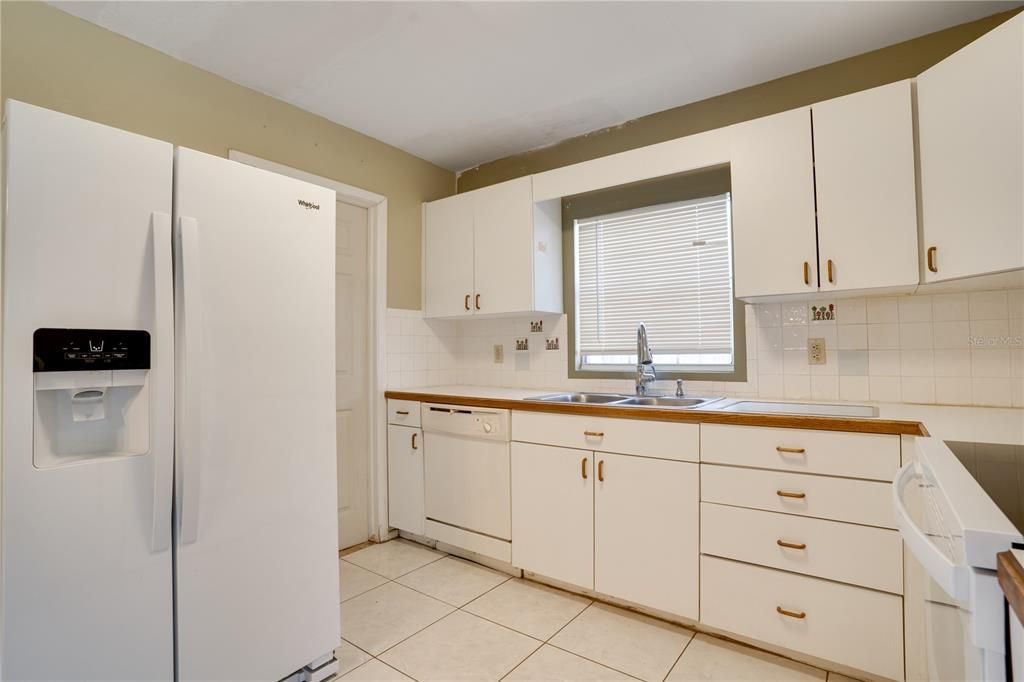 На продажу: $269,000 (3 спален, 1 ванн, 743 Квадратных фут)