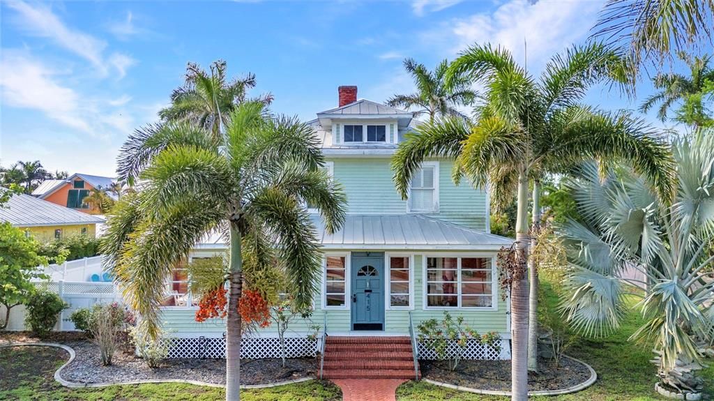 For Sale: $498,400 (5 beds, 2 baths, 1840 Square Feet)