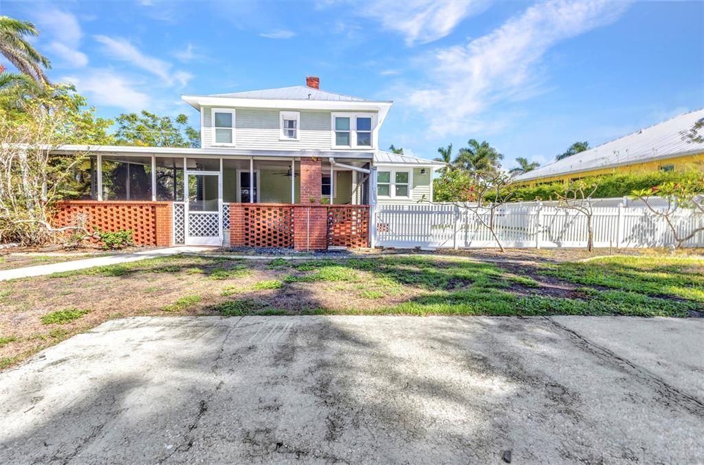 For Sale: $498,400 (5 beds, 2 baths, 1840 Square Feet)