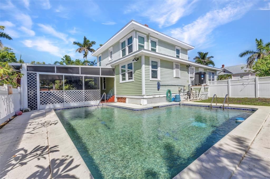For Sale: $498,400 (5 beds, 2 baths, 1840 Square Feet)