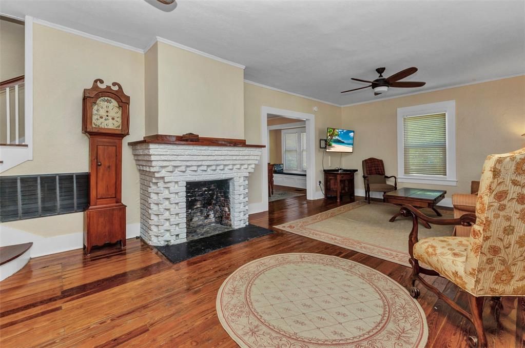 For Sale: $498,400 (5 beds, 2 baths, 1840 Square Feet)