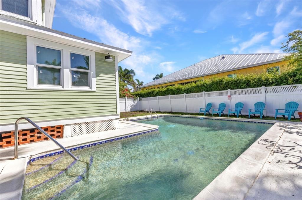 For Sale: $498,400 (5 beds, 2 baths, 1840 Square Feet)