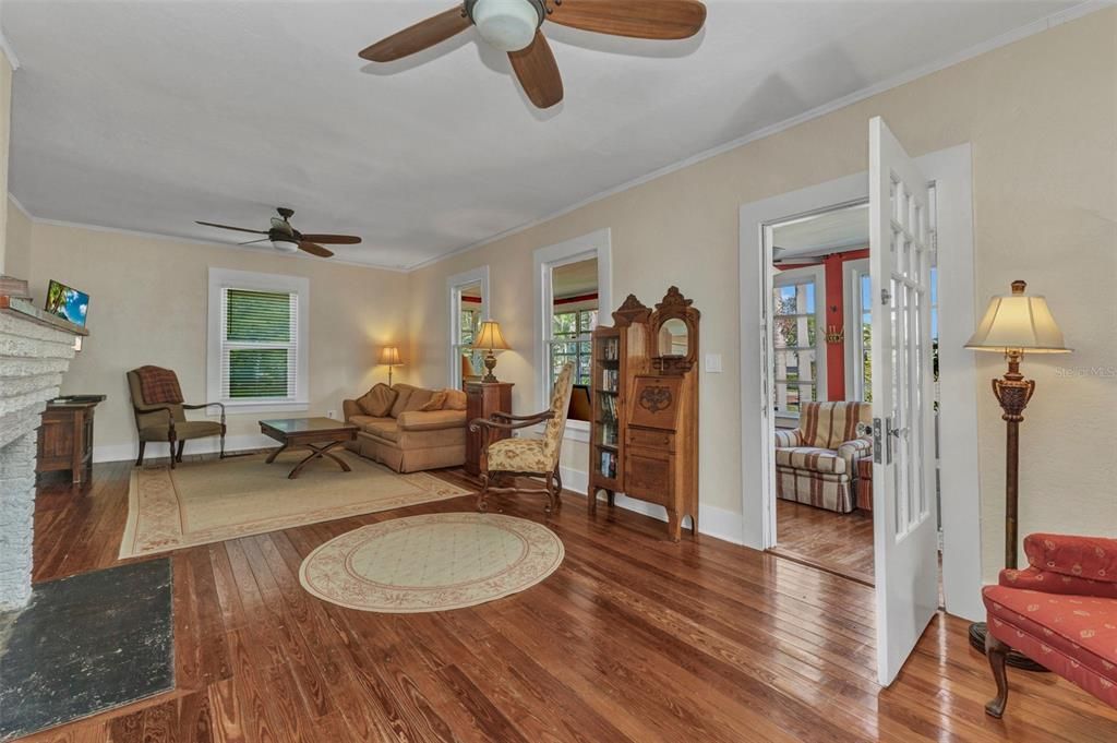 For Sale: $498,400 (5 beds, 2 baths, 1840 Square Feet)