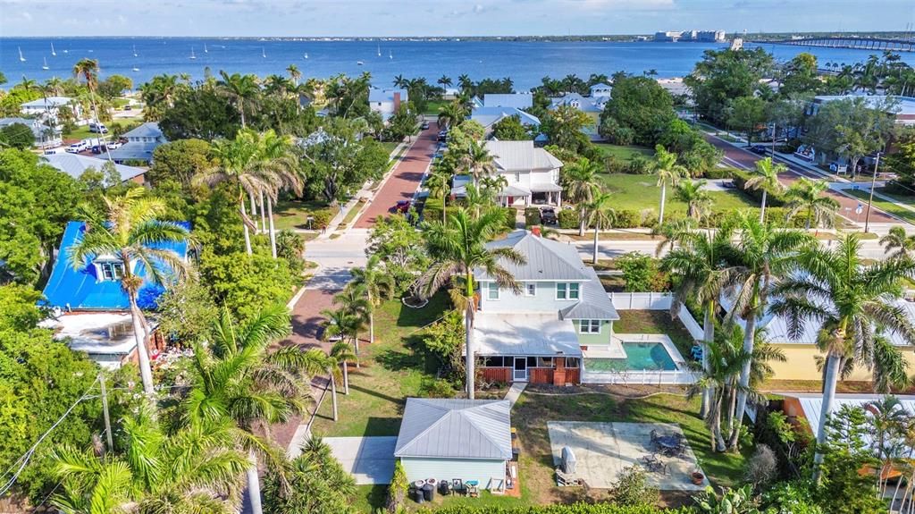 For Sale: $498,400 (5 beds, 2 baths, 1840 Square Feet)