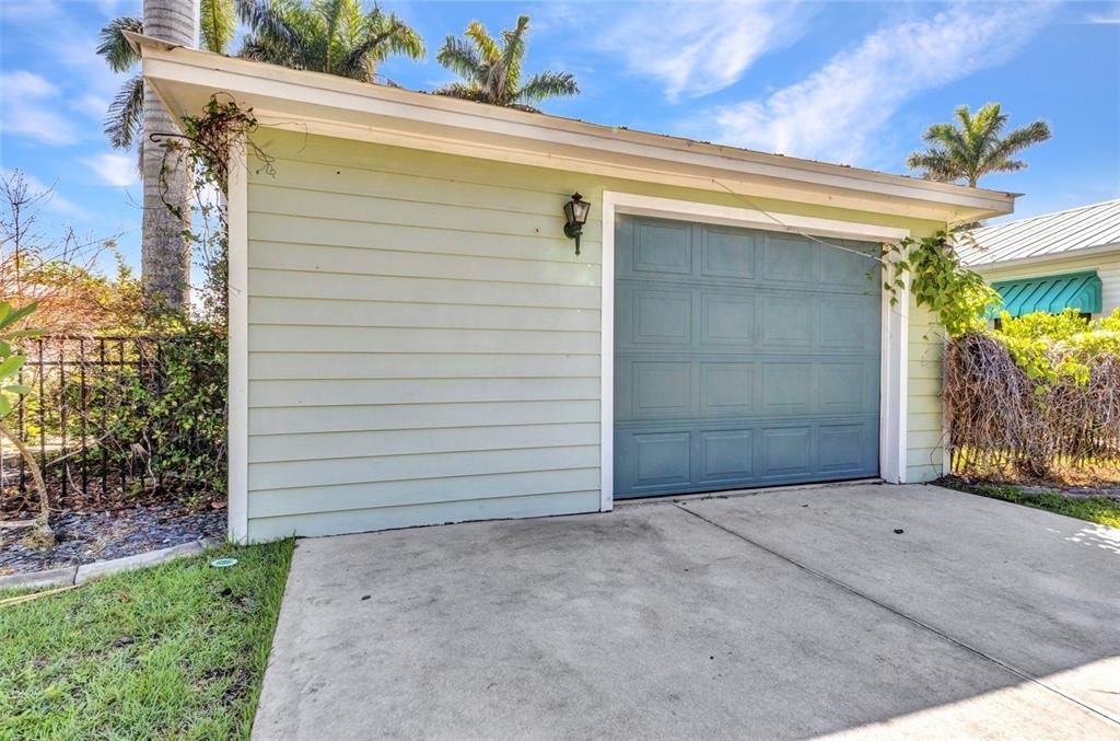 For Sale: $498,400 (5 beds, 2 baths, 1840 Square Feet)