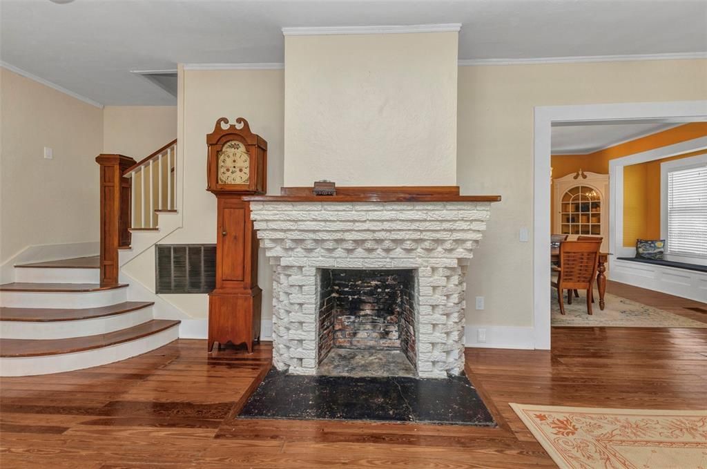 For Sale: $498,400 (5 beds, 2 baths, 1840 Square Feet)