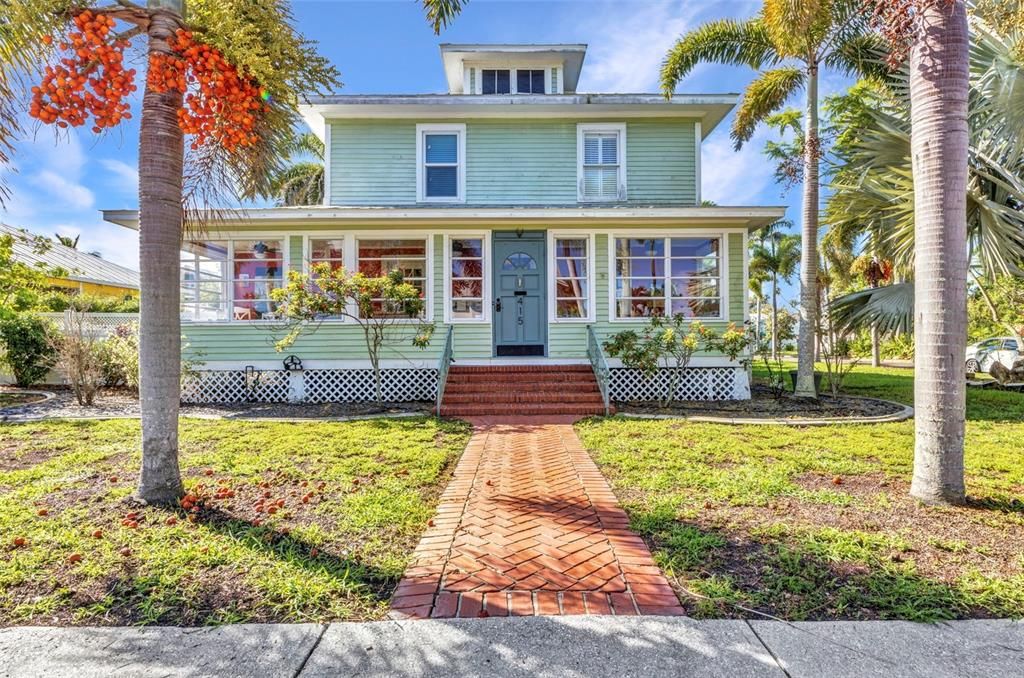For Sale: $498,400 (5 beds, 2 baths, 1840 Square Feet)
