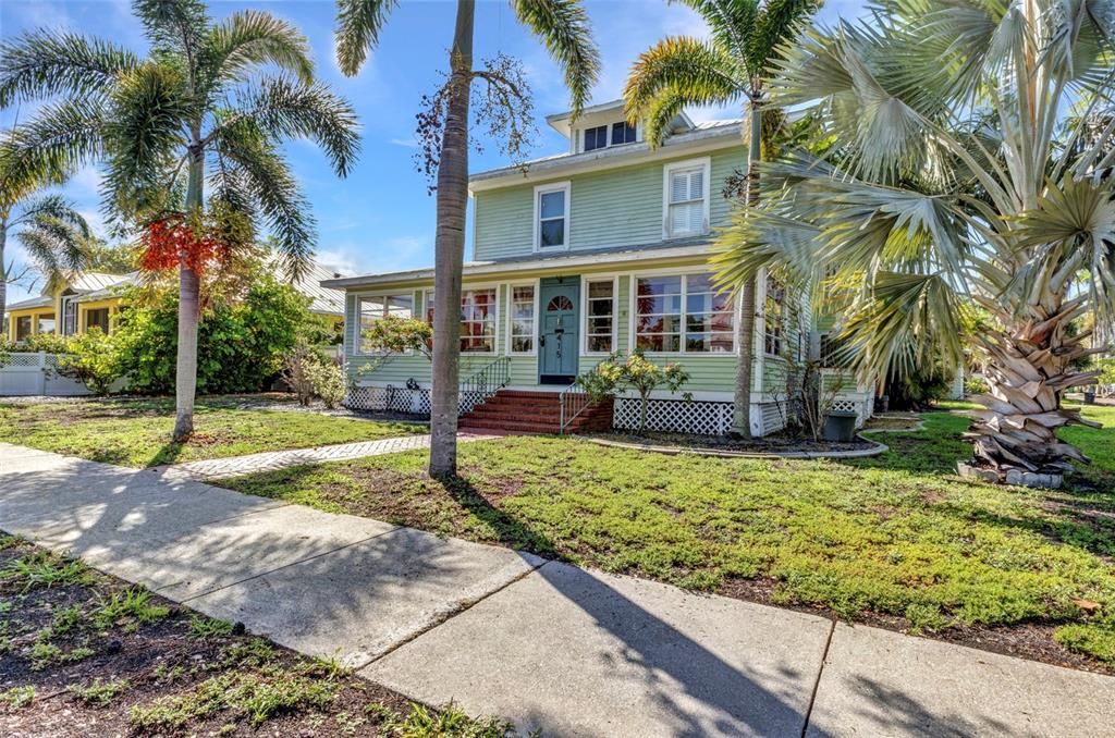 For Sale: $498,400 (5 beds, 2 baths, 1840 Square Feet)