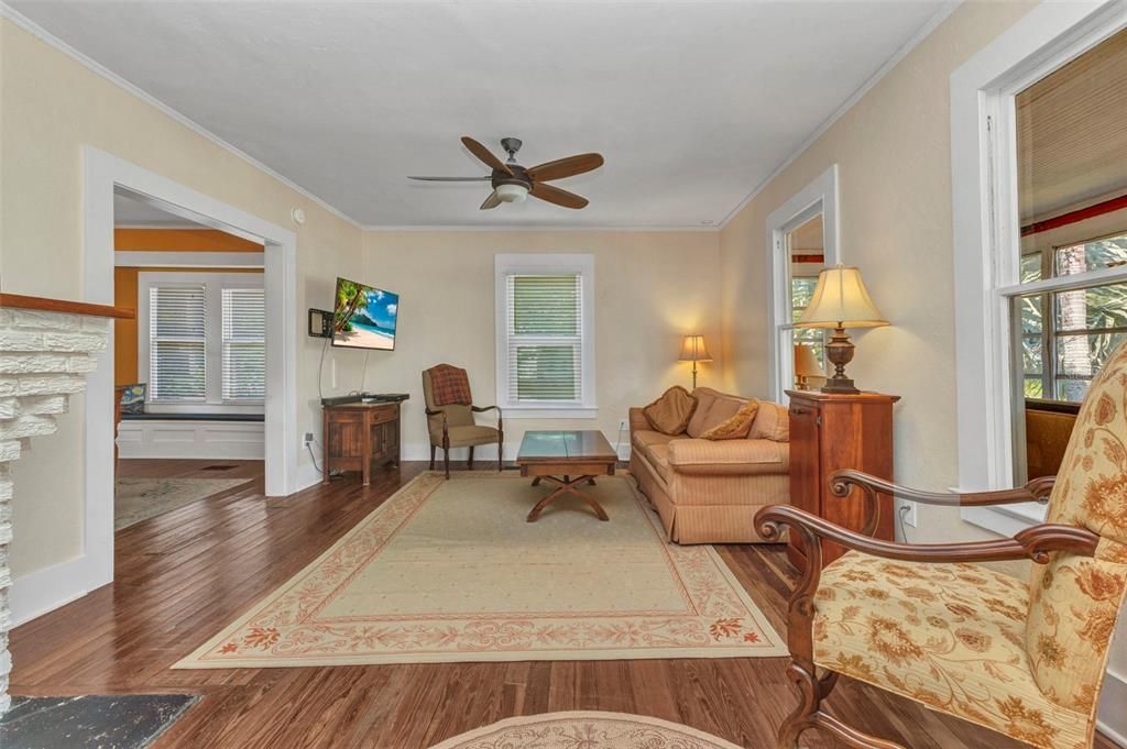 For Sale: $498,400 (5 beds, 2 baths, 1840 Square Feet)