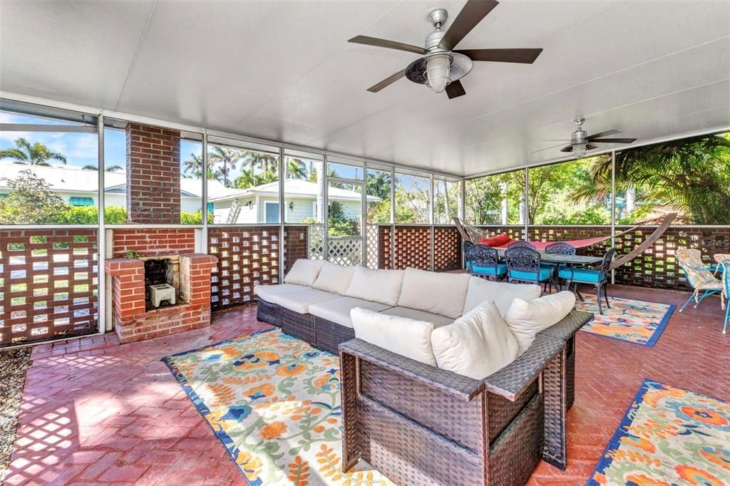 For Sale: $498,400 (5 beds, 2 baths, 1840 Square Feet)