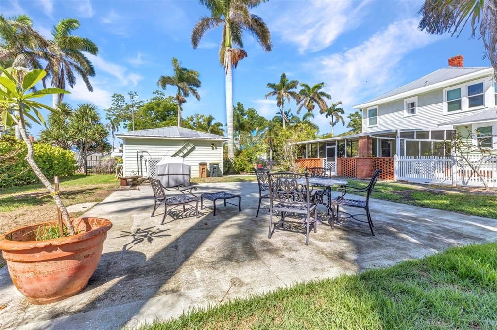 For Sale: $498,400 (5 beds, 2 baths, 1840 Square Feet)
