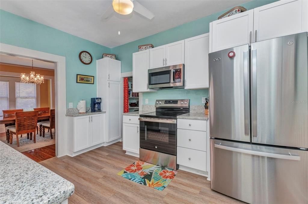 For Sale: $498,400 (5 beds, 2 baths, 1840 Square Feet)