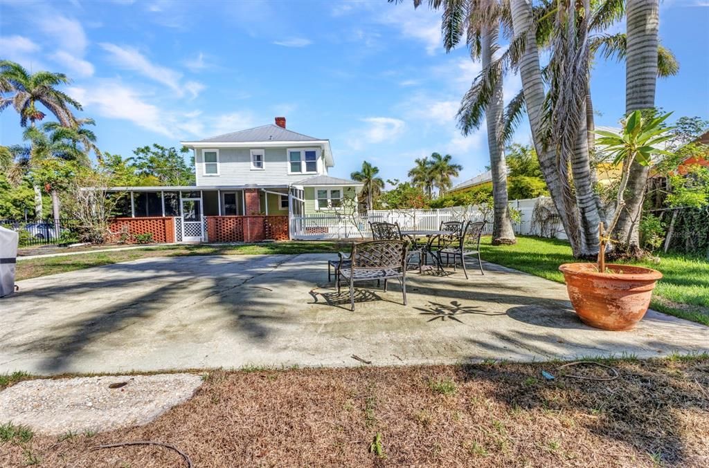 For Sale: $498,400 (5 beds, 2 baths, 1840 Square Feet)