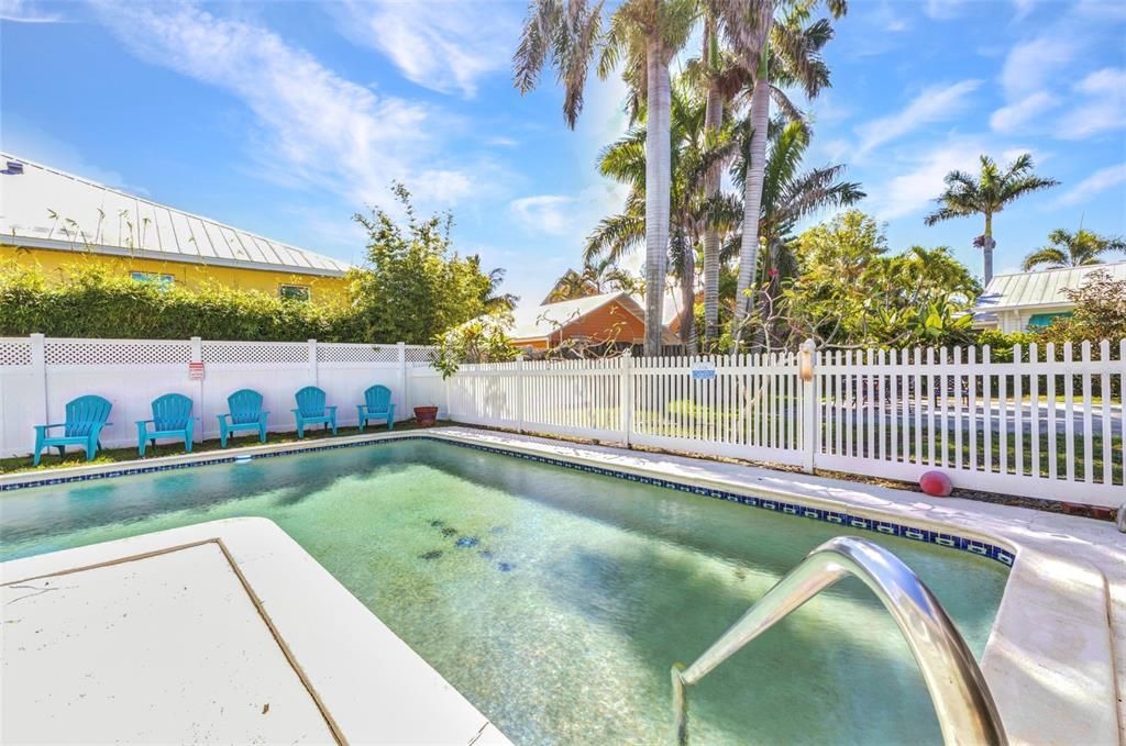 For Sale: $498,400 (5 beds, 2 baths, 1840 Square Feet)