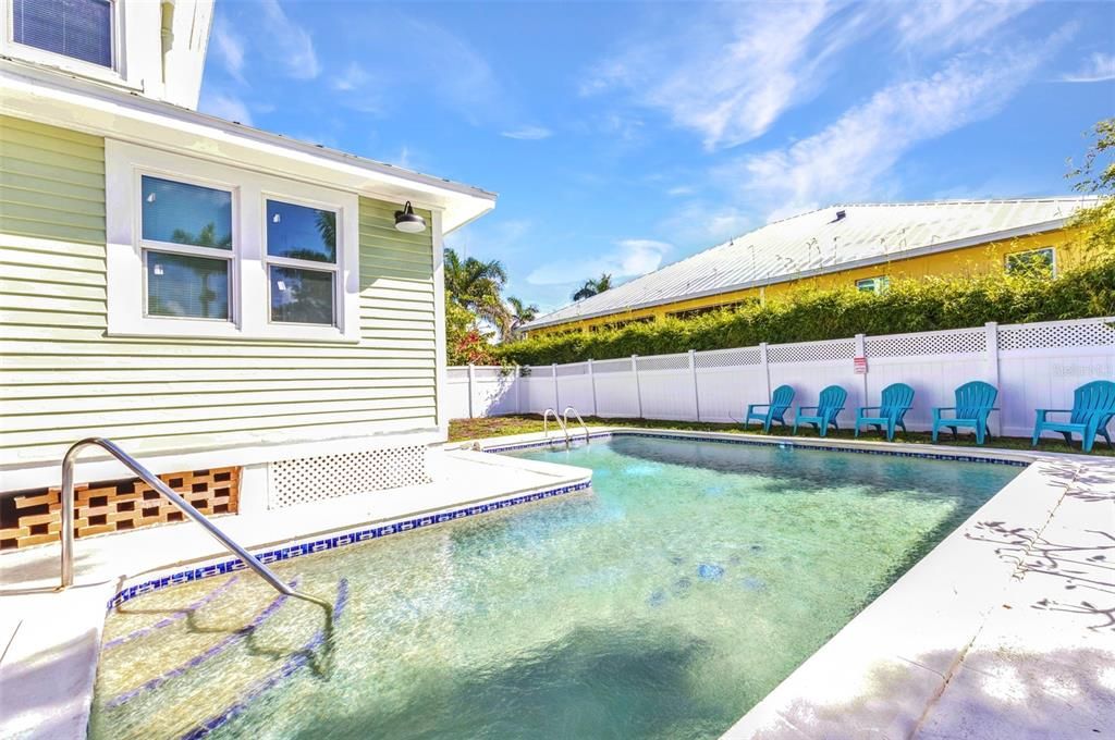 For Sale: $498,400 (5 beds, 2 baths, 1840 Square Feet)