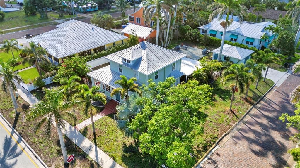 For Sale: $498,400 (5 beds, 2 baths, 1840 Square Feet)