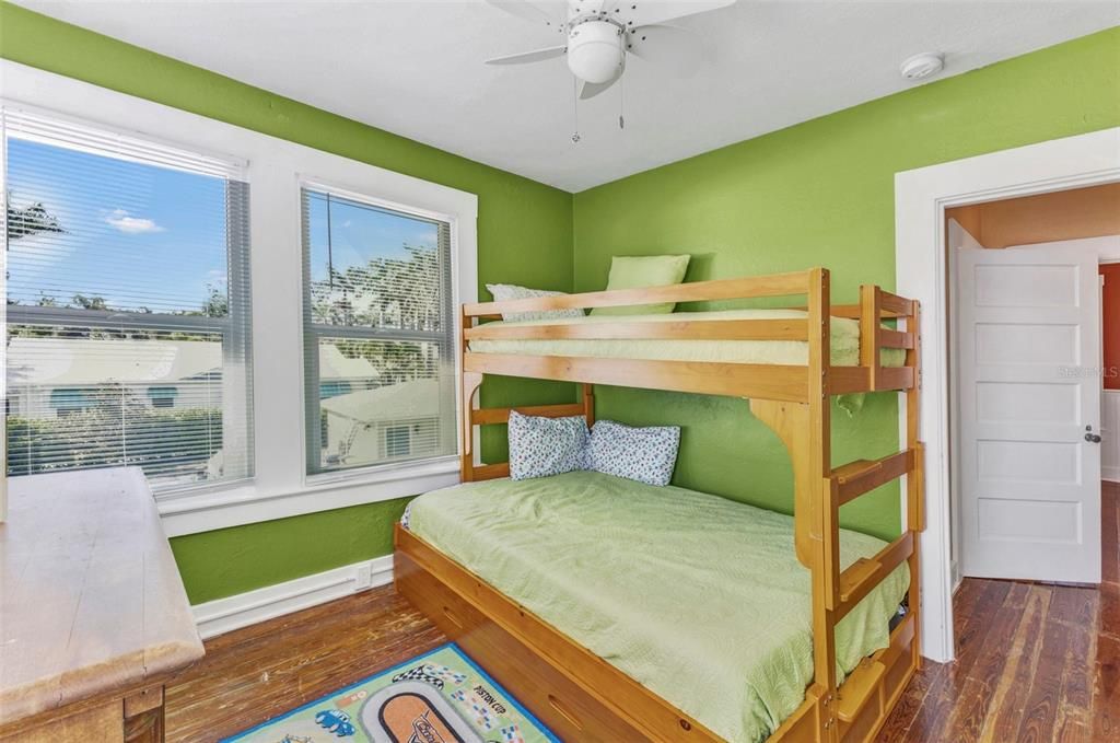 For Sale: $498,400 (5 beds, 2 baths, 1840 Square Feet)