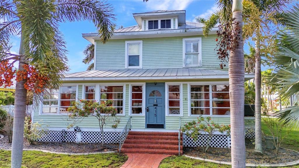 For Sale: $498,400 (5 beds, 2 baths, 1840 Square Feet)
