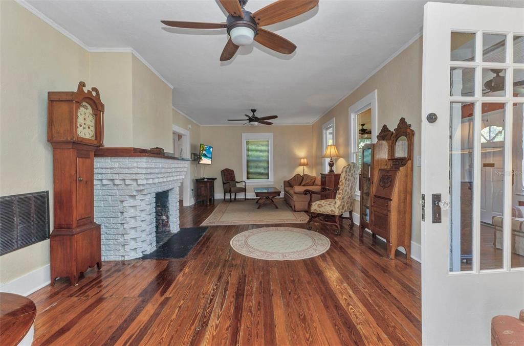 For Sale: $498,400 (5 beds, 2 baths, 1840 Square Feet)