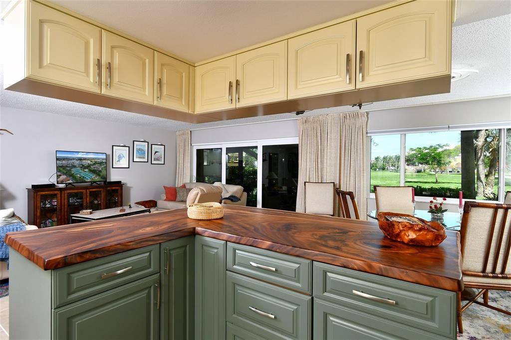 For Sale: $285,000 (2 beds, 2 baths, 1516 Square Feet)