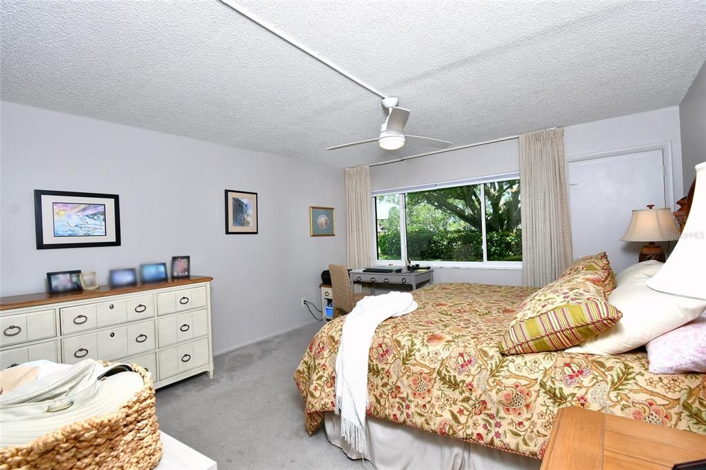For Sale: $285,000 (2 beds, 2 baths, 1516 Square Feet)