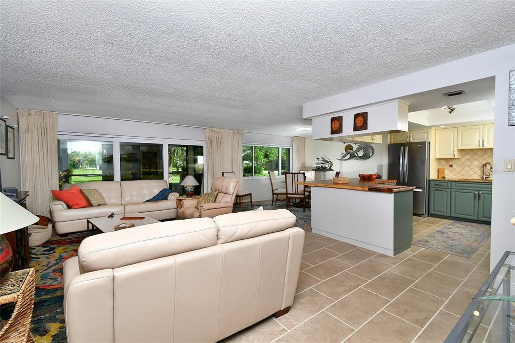 For Sale: $285,000 (2 beds, 2 baths, 1516 Square Feet)