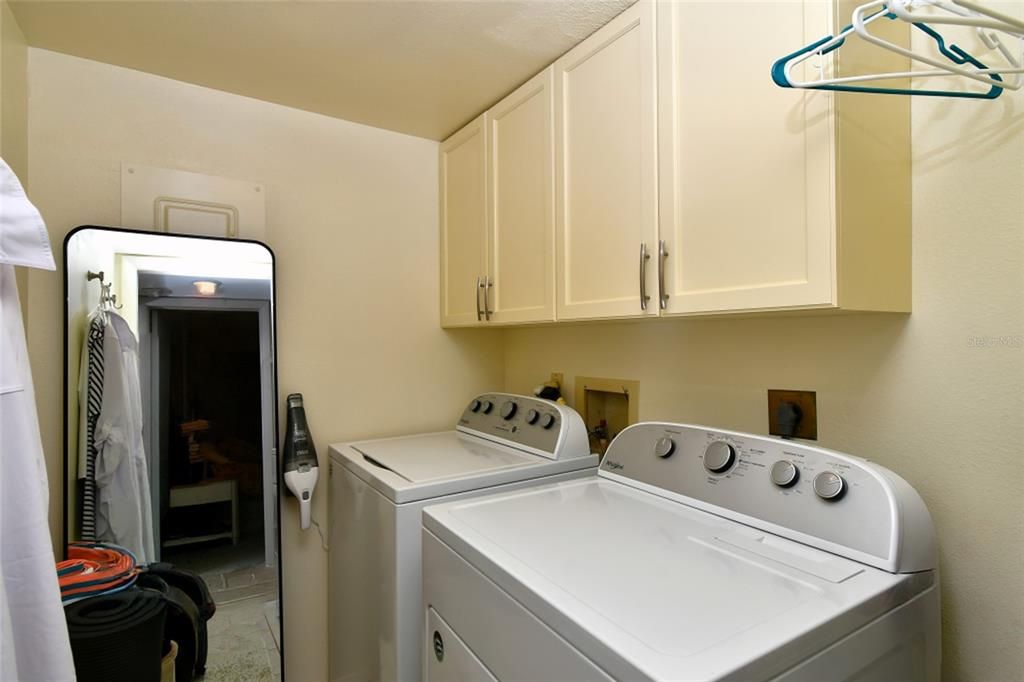 For Sale: $285,000 (2 beds, 2 baths, 1516 Square Feet)