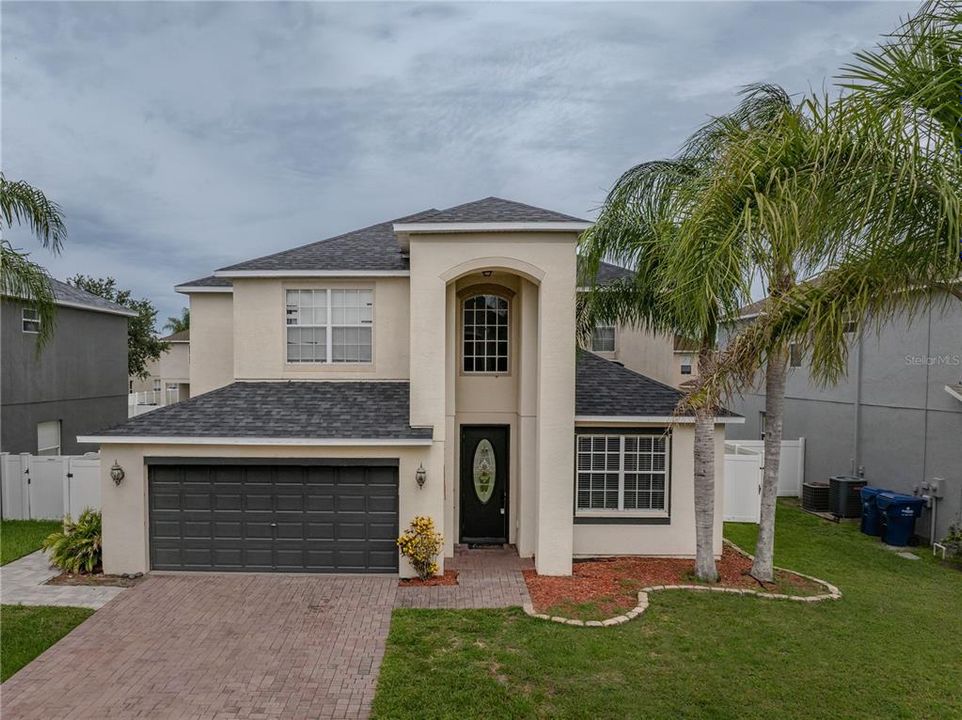 En Venta: $649,900 (5 camas, 3 baños, 3300 Pies cuadrados)