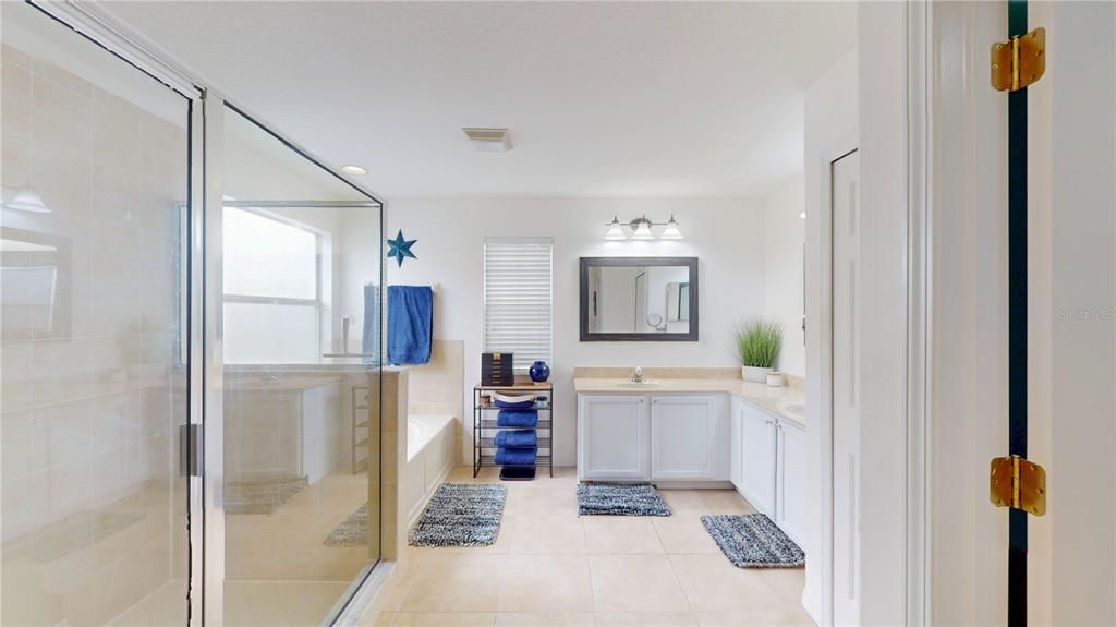 En Venta: $649,900 (5 camas, 3 baños, 3300 Pies cuadrados)