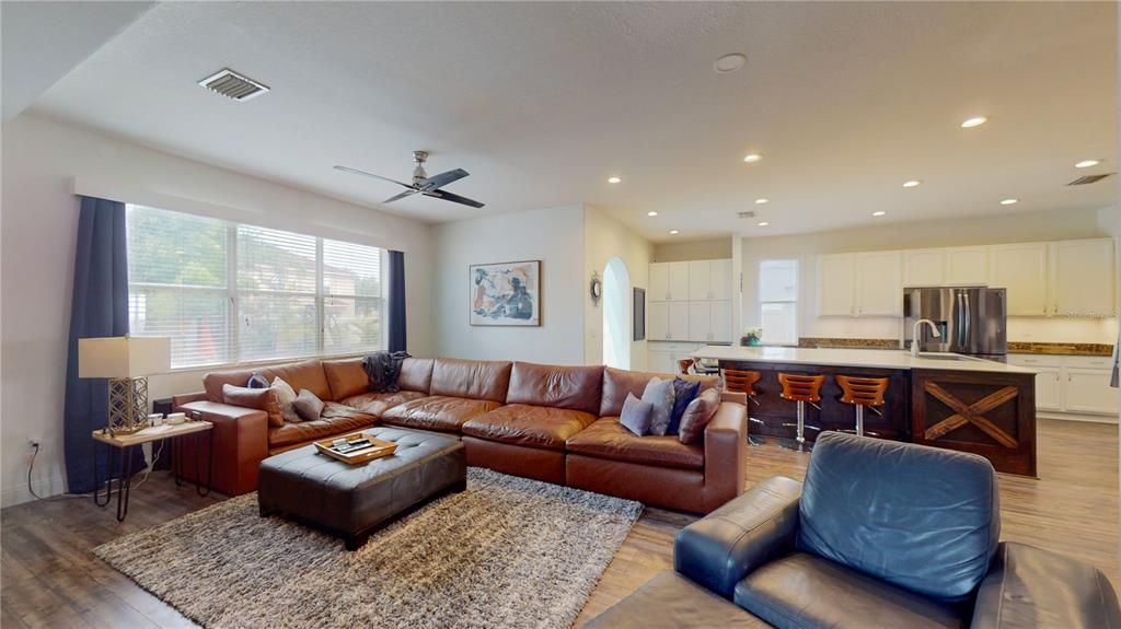 En Venta: $649,900 (5 camas, 3 baños, 3300 Pies cuadrados)