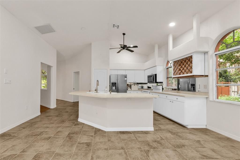 For Sale: $489,400 (4 beds, 3 baths, 4060 Square Feet)