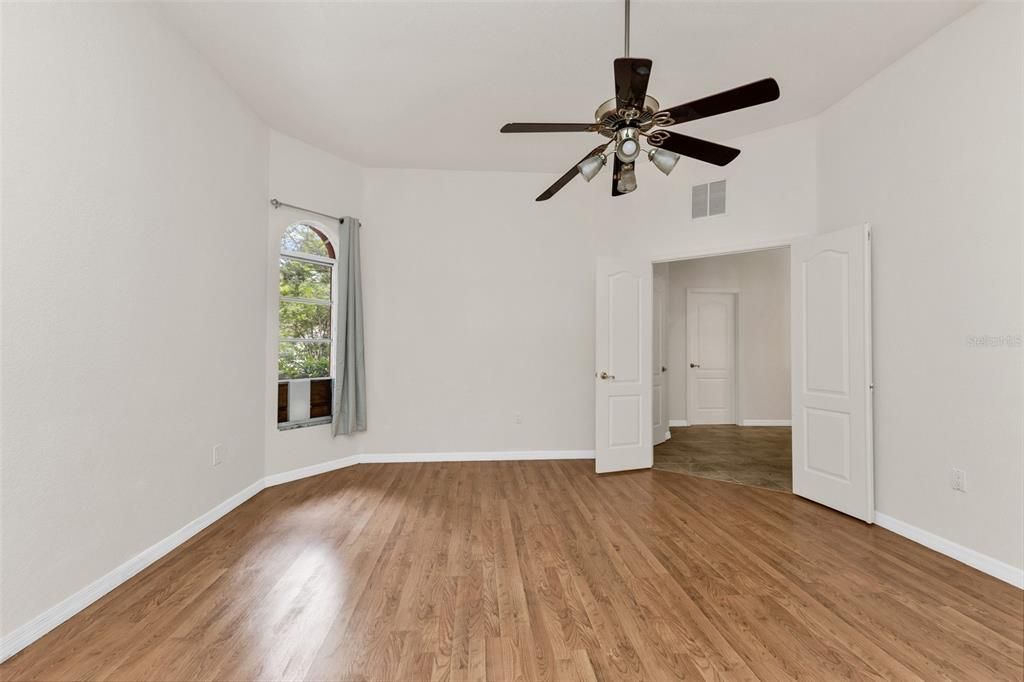 For Sale: $489,400 (4 beds, 3 baths, 4060 Square Feet)