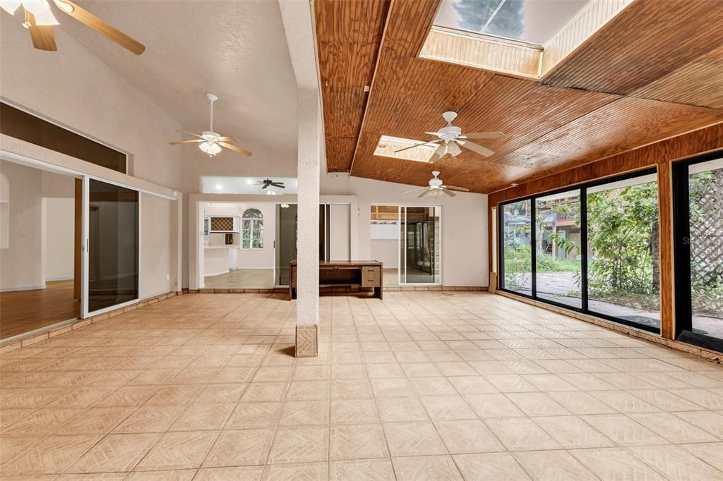 For Sale: $489,400 (4 beds, 3 baths, 4060 Square Feet)