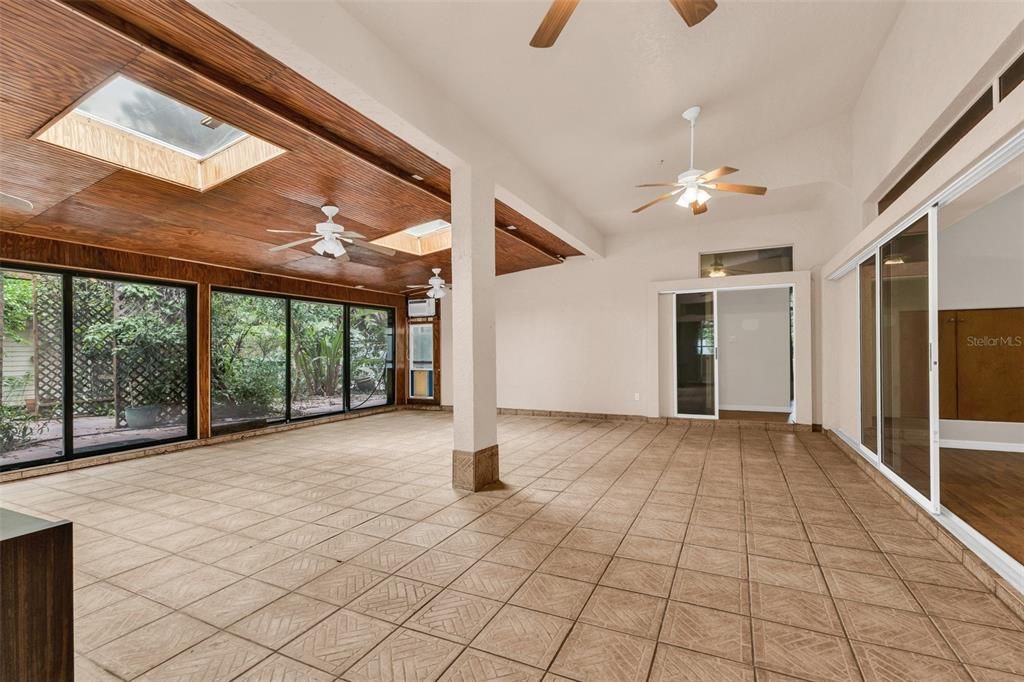 For Sale: $489,400 (4 beds, 3 baths, 4060 Square Feet)