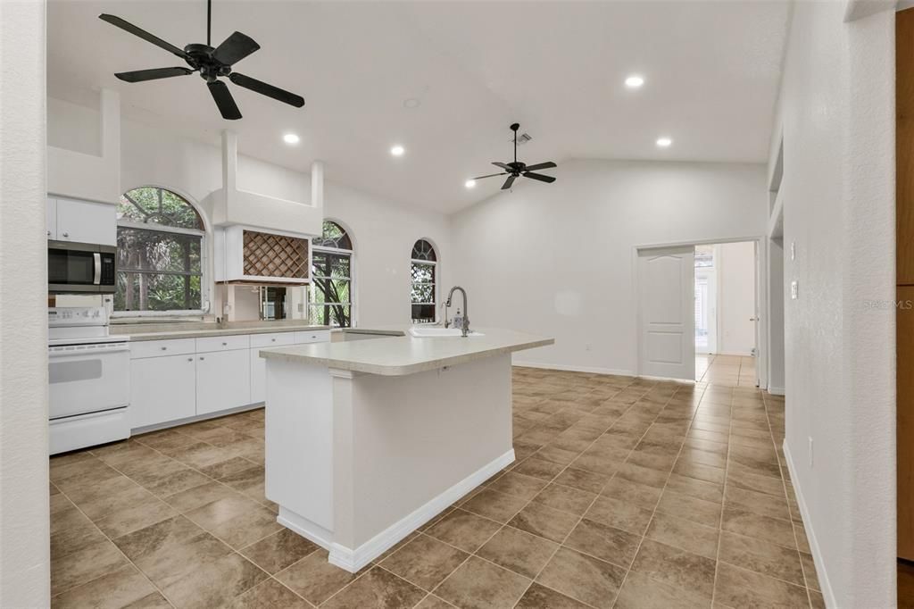 For Sale: $489,400 (4 beds, 3 baths, 4060 Square Feet)