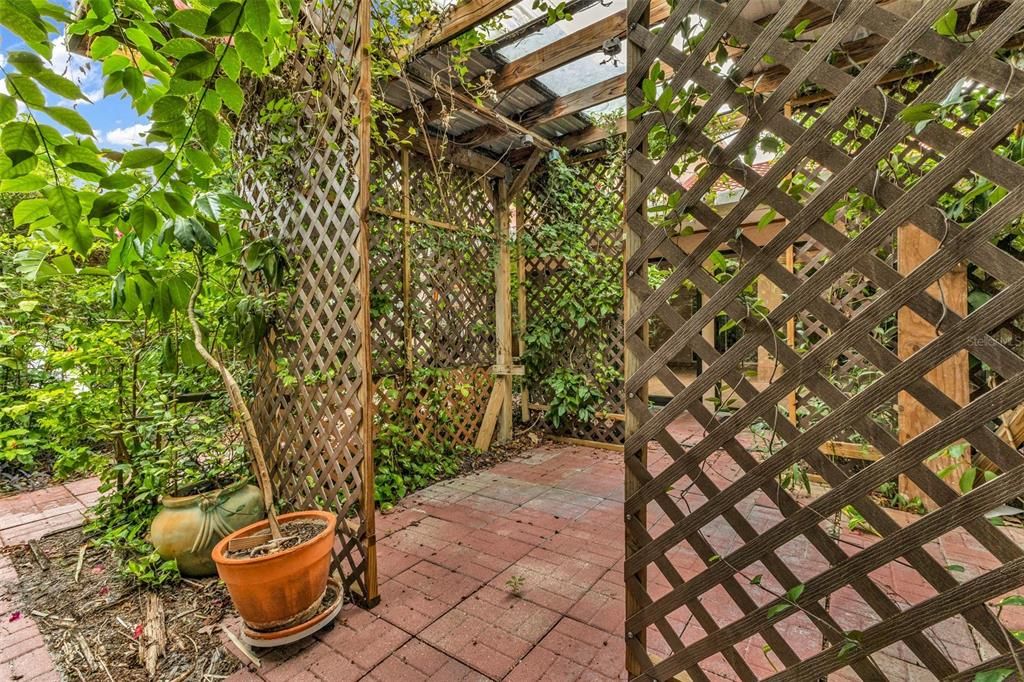 For Sale: $489,400 (4 beds, 3 baths, 4060 Square Feet)