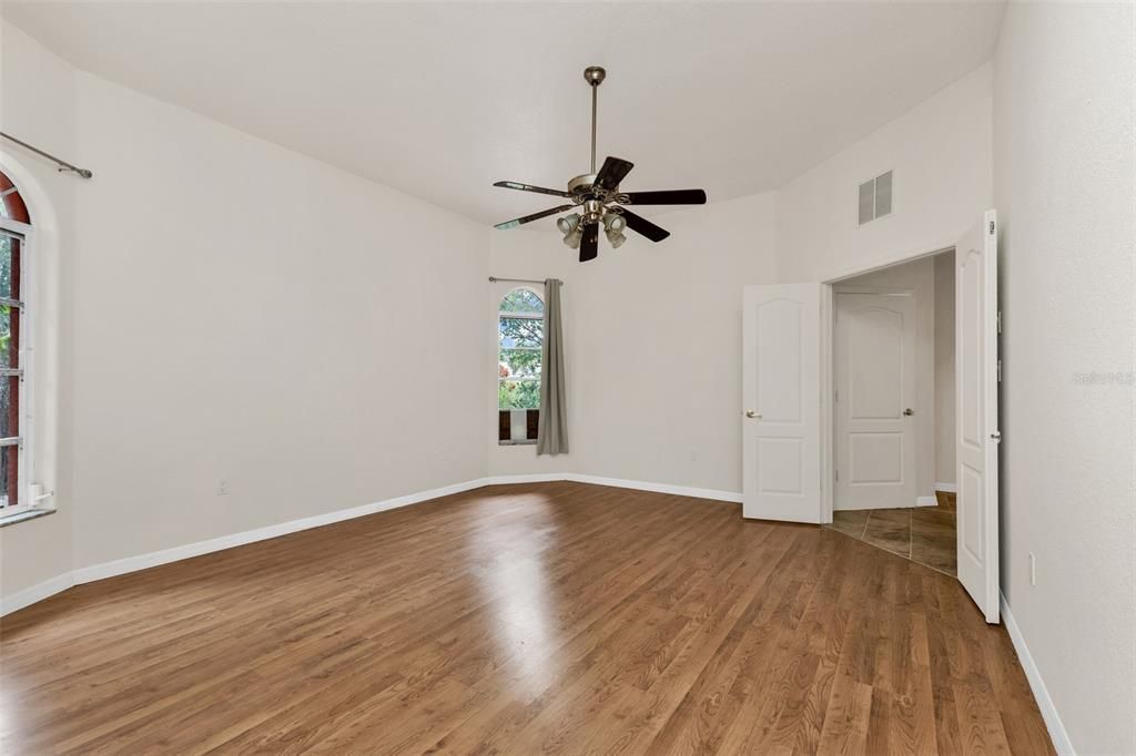 For Sale: $489,400 (4 beds, 3 baths, 4060 Square Feet)