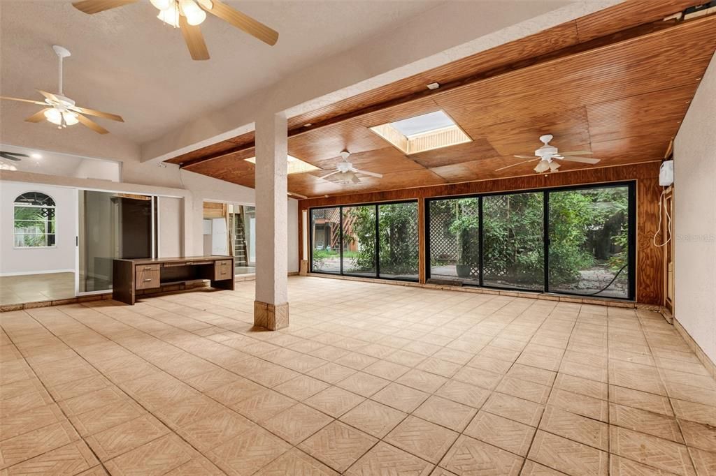 For Sale: $489,400 (4 beds, 3 baths, 4060 Square Feet)