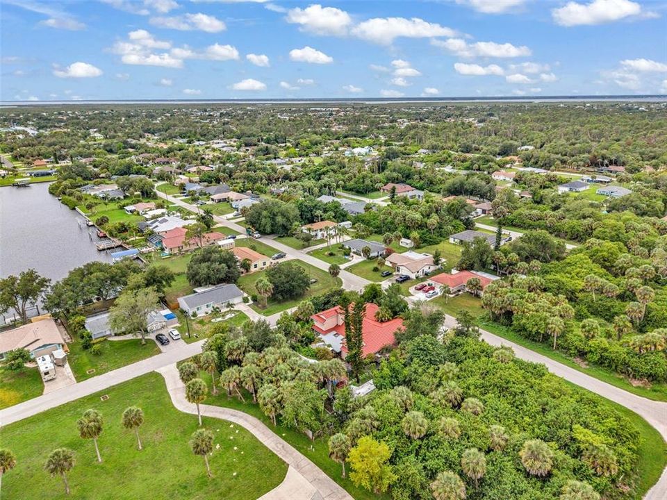 For Sale: $489,400 (4 beds, 3 baths, 4060 Square Feet)